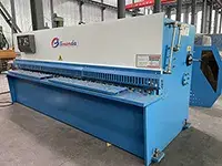 Cizalla de Viga Oscilante CNC
